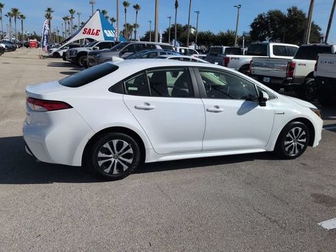 Used 2020 Toyota Corolla LE FWD image 3
