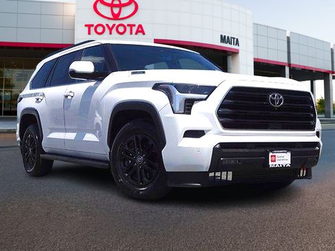 Certified 2025 Toyota Sequoia SR5 AWD/4WD image 1