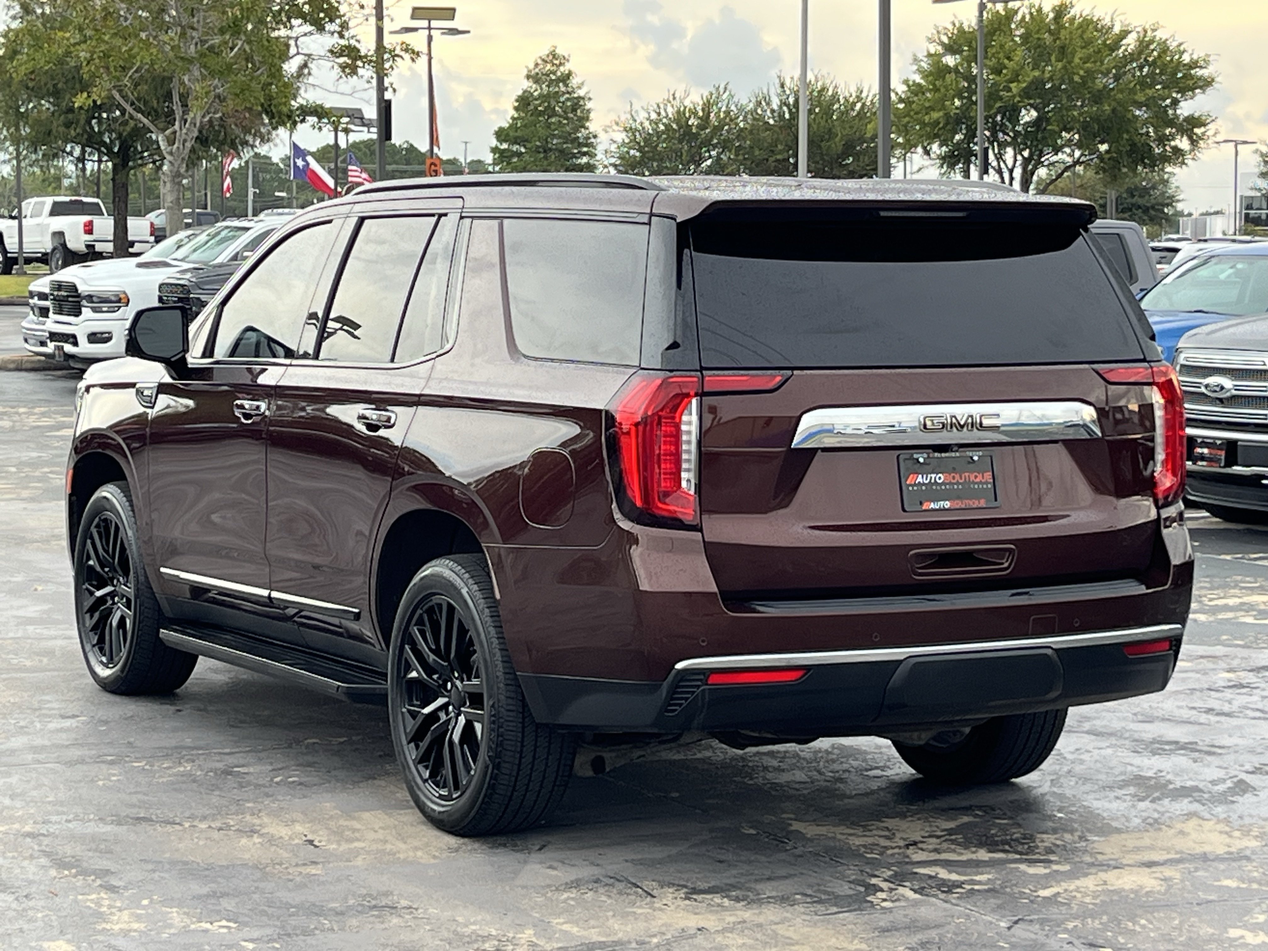 Used 2022 GMC Yukon SLT w/ SLT Premium Package RWD image 12