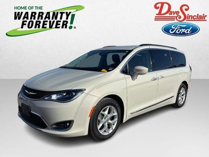 Used 2017 Chrysler Pacifica Touring-L w/ Tire & Wheel Group