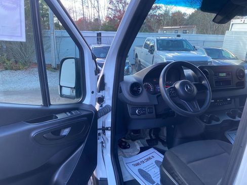 Used 2021 Mercedes-Benz Sprinter 2500 w/ Driver Convenience Package image 10