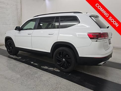 Used 2023 Volkswagen Atlas SE w/ Black Wheel Package FWD image 3