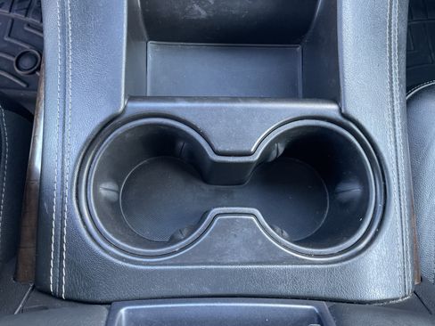 Used 2018 Chevrolet Suburban LT image 48