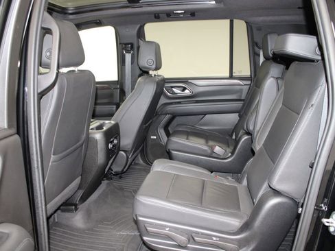 Used 2023 Chevrolet Suburban Z71 w/ Luxury Package image 27