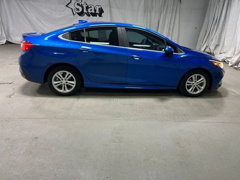 Used 2016 Chevrolet Cruze LT w/ Sun And Sound Package FWD image 8