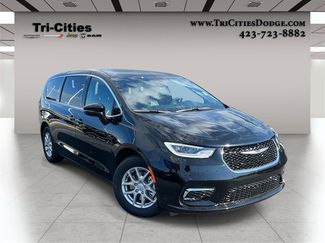 New 2026 Chrysler Pacifica Select video 1