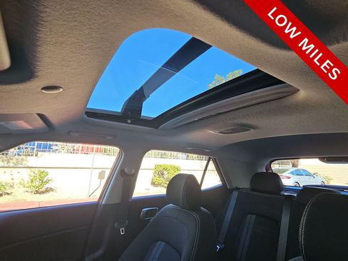 Used 2025 Hyundai Venue SEL FWD image 27