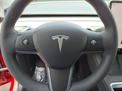 Used 2024 Tesla Model Y Long Range AWD/4WD image 25