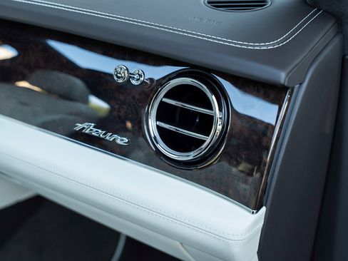 Certified 2025 Bentley Bentayga image 62