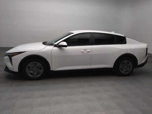 Used 2025 Kia K4 FWD image 2