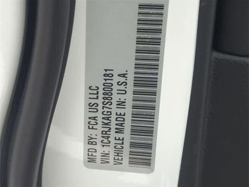 New 2025 Jeep Grand Cherokee L Altitude image 38