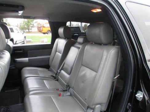 Used 2022 Toyota Sequoia SR5 w/ Premium Package image 20