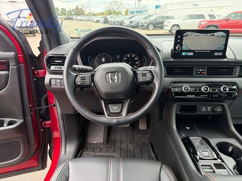 Used 2025 Honda Pilot TrailSport image 24
