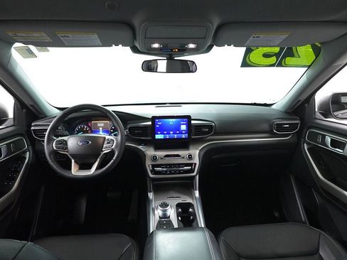 Used 2023 Ford Explorer XLT w/ Equipment Group 202A image 7