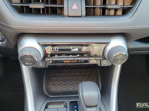 Used 2022 Toyota RAV4 XLE w/ Convenience Package FWD image 35