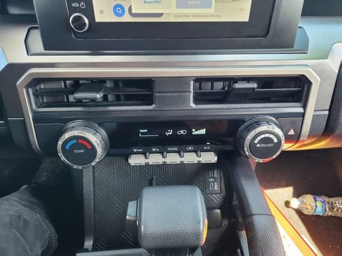 Used 2025 Toyota 4Runner SR5 AWD/4WD image 18