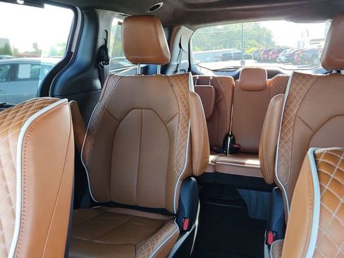 Used 2024 Chrysler Pacifica Pinnacle w/ Trailer Tow Group image 12