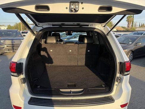Used 2019 Jeep Grand Cherokee Altitude RWD image 18