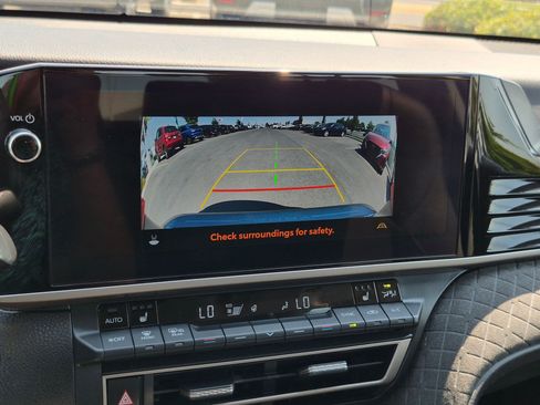 Used 2025 Toyota Camry XLE FWD image 25