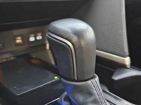 Used 2025 Toyota Camry SE image 13