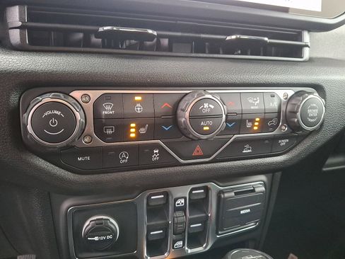 New 2026 Jeep Gladiator Sport image 12