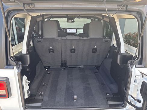 Used 2025 Jeep Wrangler Unlimited Sport AWD/4WD image 30