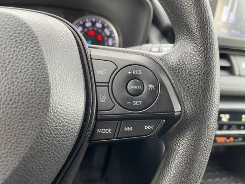 Used 2022 Toyota RAV4 XLE AWD/4WD image 25