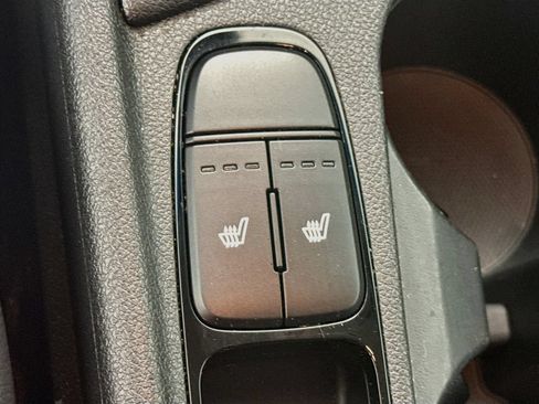 Used 2022 Kia Niro EX FWD image 19