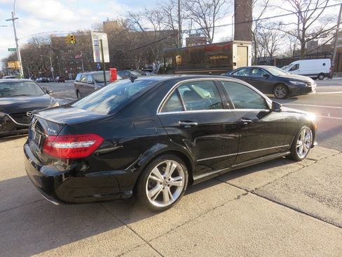 Used 2013 Mercedes-Benz E 350 4MATIC Sedan image 4
