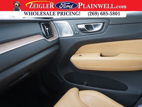 Used 2023 Volvo XC60 B5 Ultimate image 34
