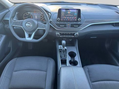 Used 2025 Nissan Altima 2.5 SV FWD image 12