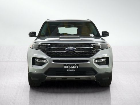 Used 2024 Ford Explorer XLT w/ Equipment Group 202A AWD/4WD image 8