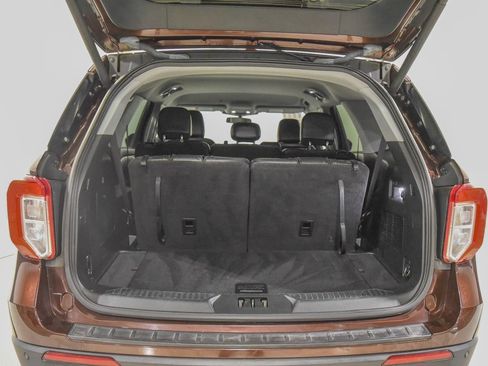 Used 2020 Ford Explorer XLT w/ Equipment Group 202A image 14