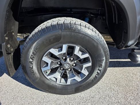 Used 2017 Toyota Tacoma TRD Off-Road image 38