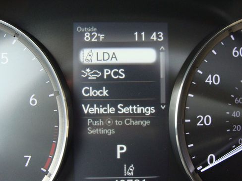 Used 2017 Lexus IS 300 AWD image 10