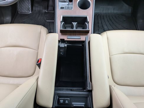 Certified 2024 Toyota Sienna XLE image 35