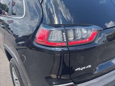 Used 2021 Jeep Cherokee Latitude Lux w/ Comfort/Convenience Group image 6