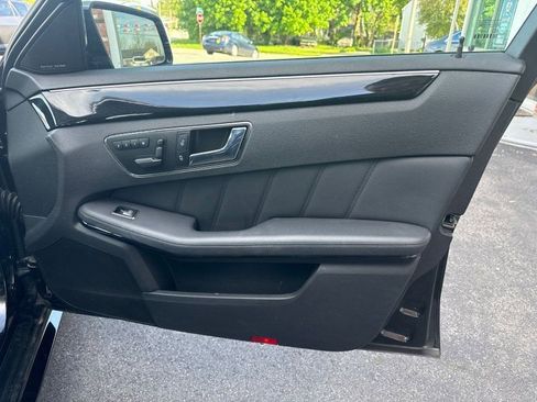 Used 2010 Mercedes-Benz E 550 4MATIC Sedan image 15