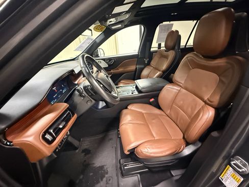 Used 2022 Lincoln Aviator Grand Touring w/ Equipment Group 301A AWD/4WD image 31