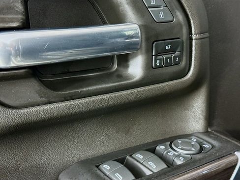 Used 2022 Chevrolet Silverado 2500 LTZ w/ LTZ Convenience Package image 19