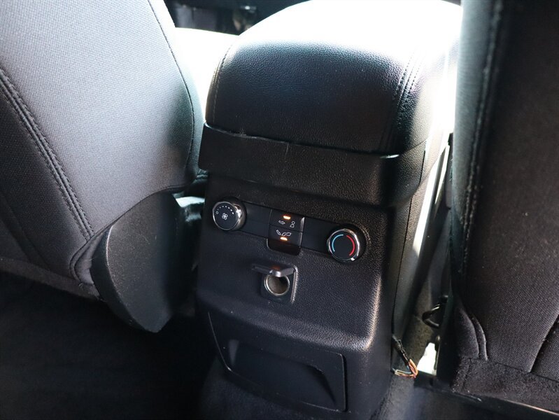 Used 2018 Ford Explorer XLT w/ Equipment Group 201A AWD/4WD image 12