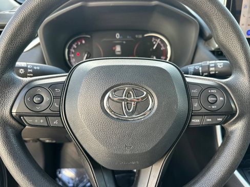 Used 2025 Toyota RAV4 XLE FWD image 28