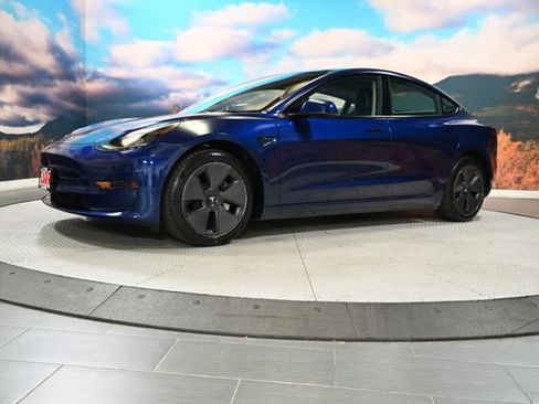 Used 2023 Tesla Model 3 Standard Range RWD image 3