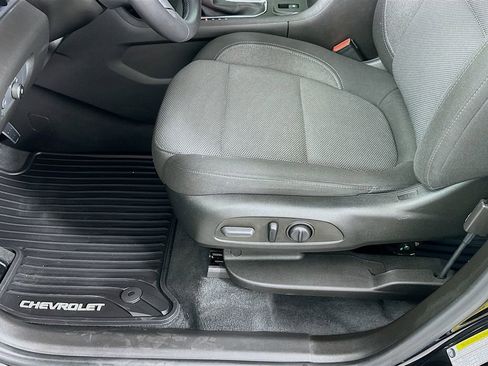 Used 2022 Chevrolet Traverse LT FWD image 19
