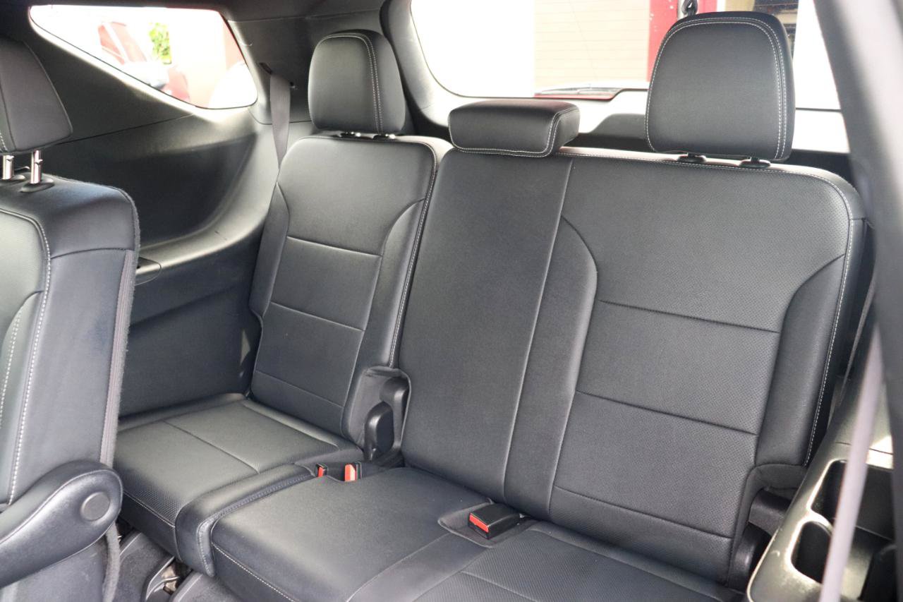 Used 2025 Chevrolet Traverse LT FWD image 13