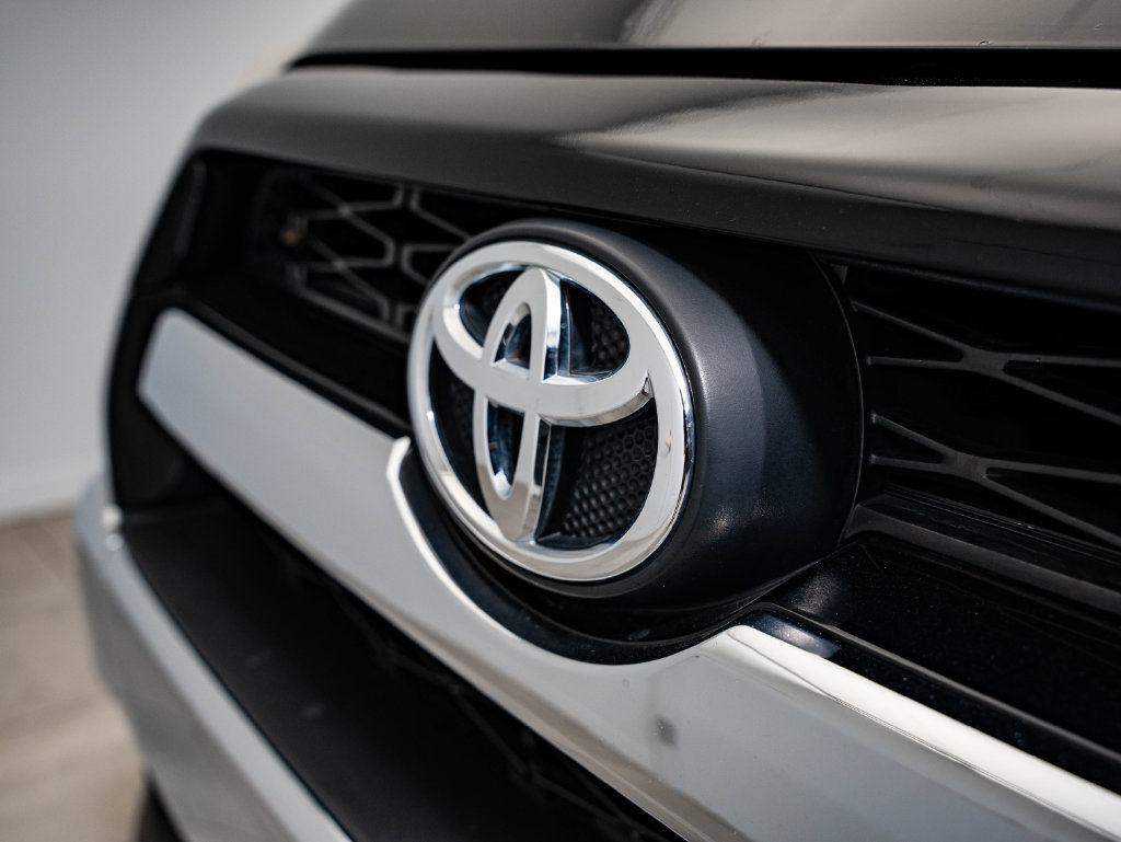 Used 2019 Toyota 4Runner Limited AWD/4WD image 3