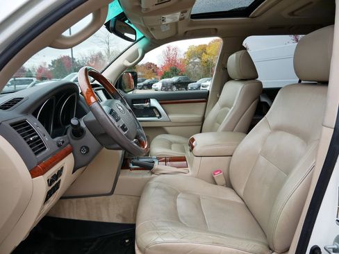 Used 2015 Toyota Land Cruiser image 34