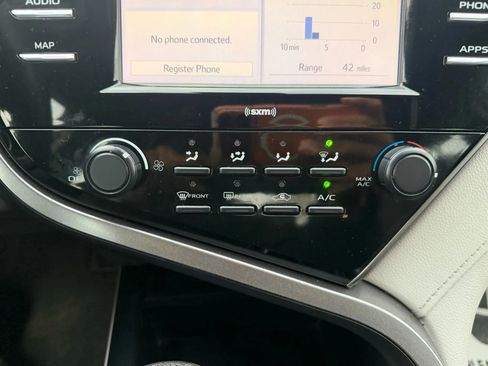 Used 2020 Toyota Camry LE image 18