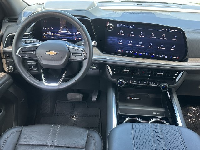 Used 2025 Chevrolet Tahoe High Country AWD/4WD image 12