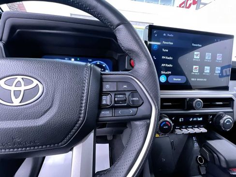 Used 2025 Toyota 4Runner TRD Off-Road Premium AWD/4WD image 21